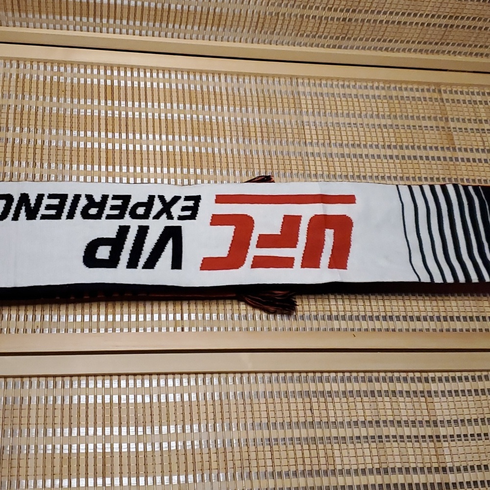 UFC VIP EXPERIENCE SCARF NEW! - Picture 3 of 3